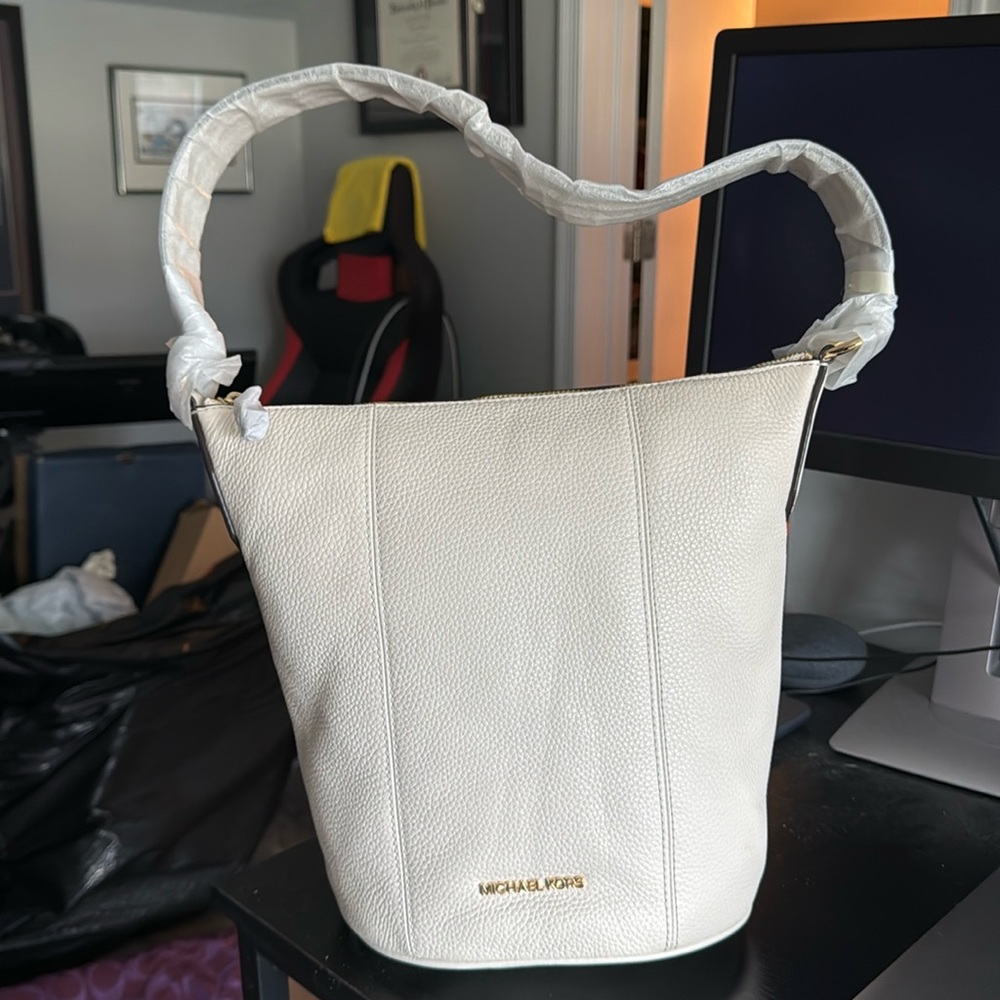 Authentic MK Brooke shoulder bag